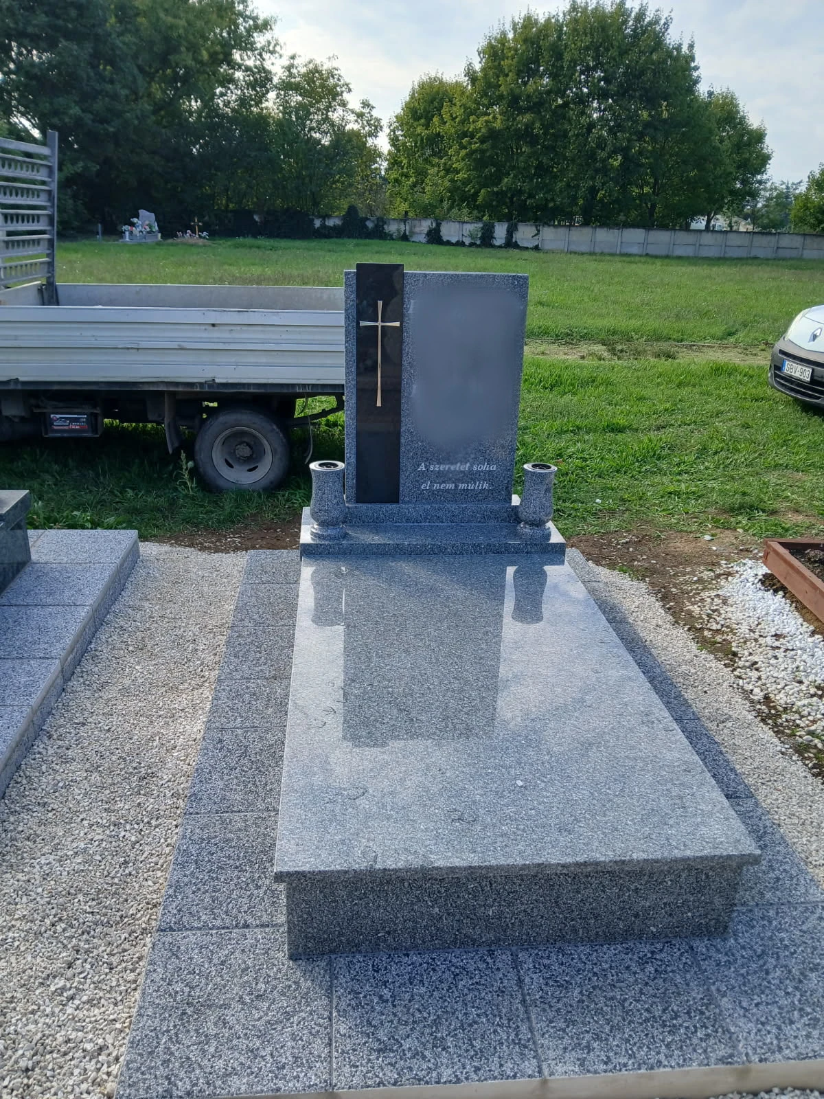 Minőségi gránit síremlék referenciamunka