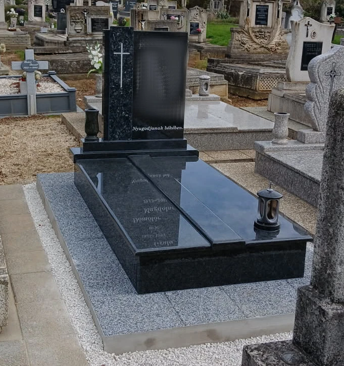 Egyedi gránit síremlék és sírkő faragás Szakács Sírkő