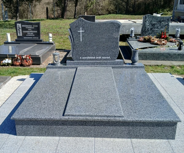 Szürke gránit családi síremlék referenciamunka